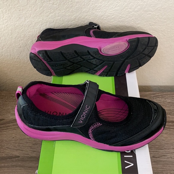 Vionic Mary Jane in black and purple - Picture 2 of 3